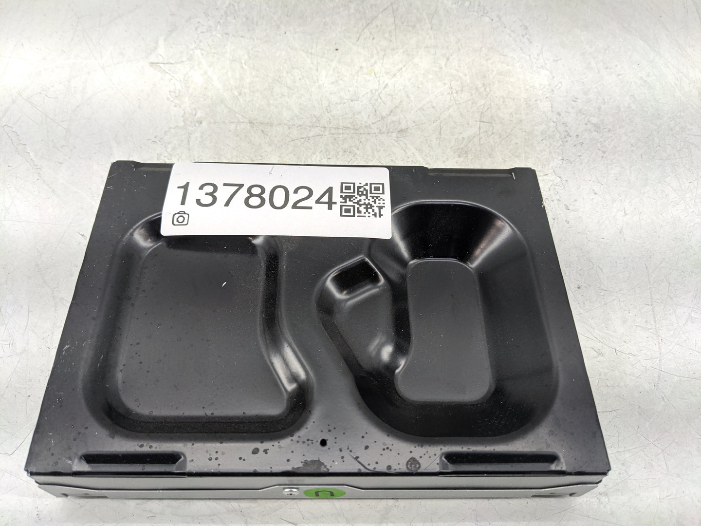 2016-2017 Toyota Tundra Radio AM FM Cd Player Receiver Replacement P/N:86180-0E011 Fits Fits 2016 2017 OEM Used Auto Parts -