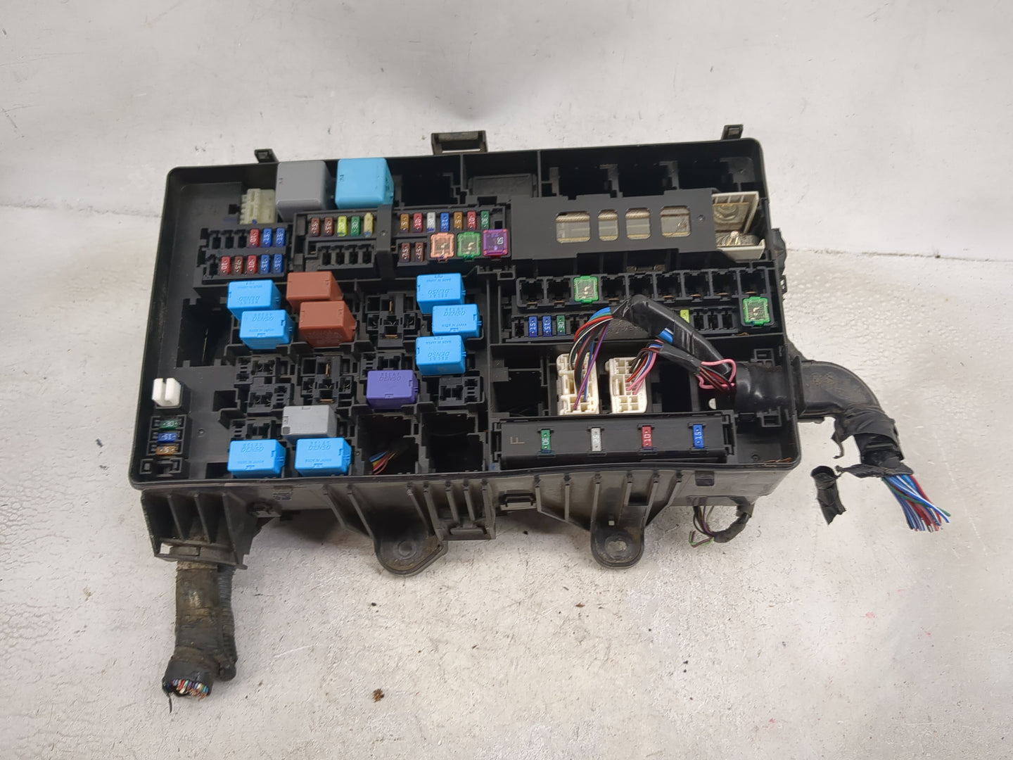 2014-2020 Toyota Tundra Fusebox Fuse Box Panel Relay Module P/N:82661-0C301 Fits Fits 2014 2015 2016 2017 2018 2019 2020 OEM