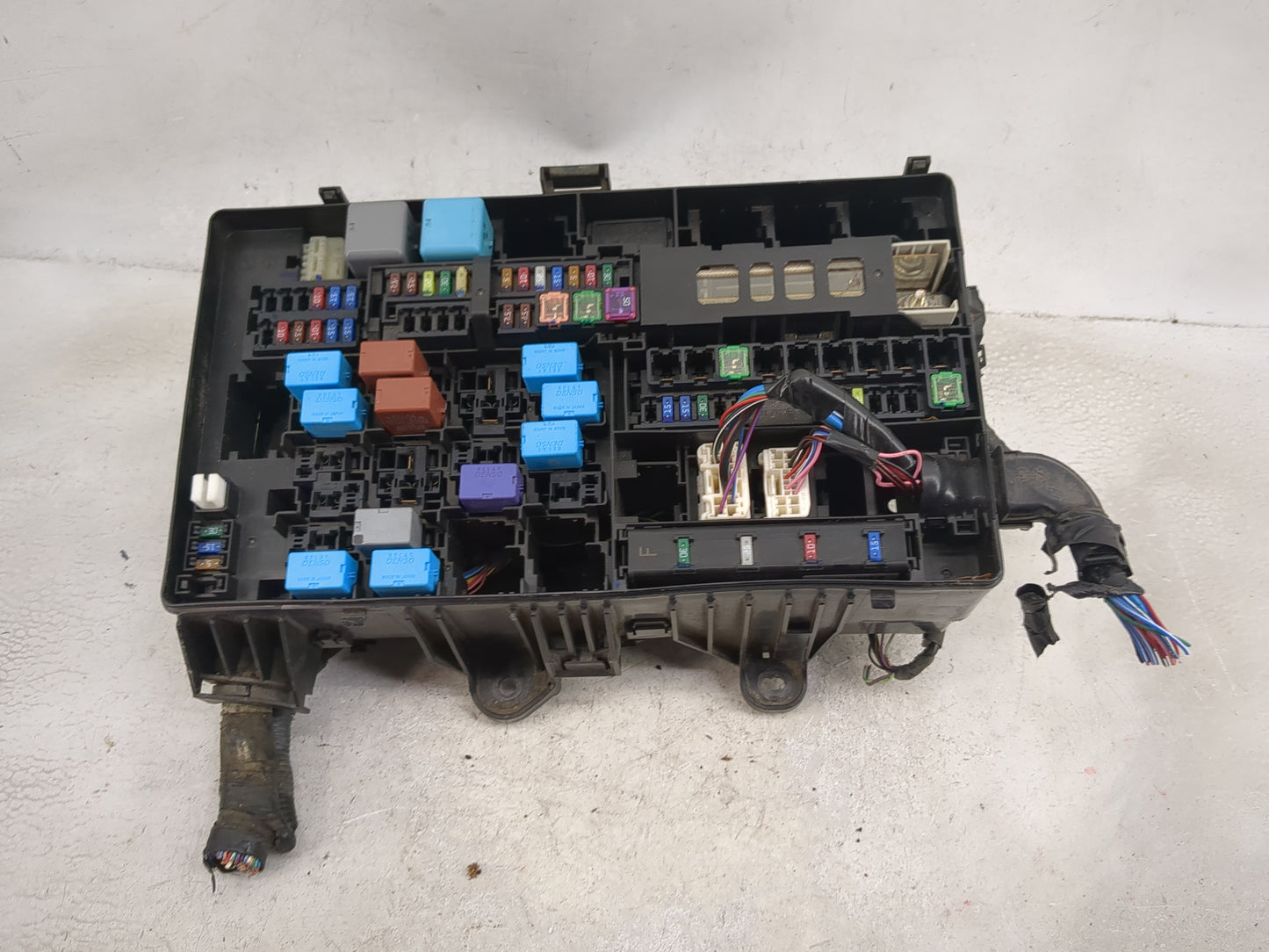 2014-2020 Toyota Tundra Fusebox Fuse Box Panel Relay Module P/N:82661-0C301 Fits Fits 2014 2015 2016 2017 2018 2019 2020 OEM