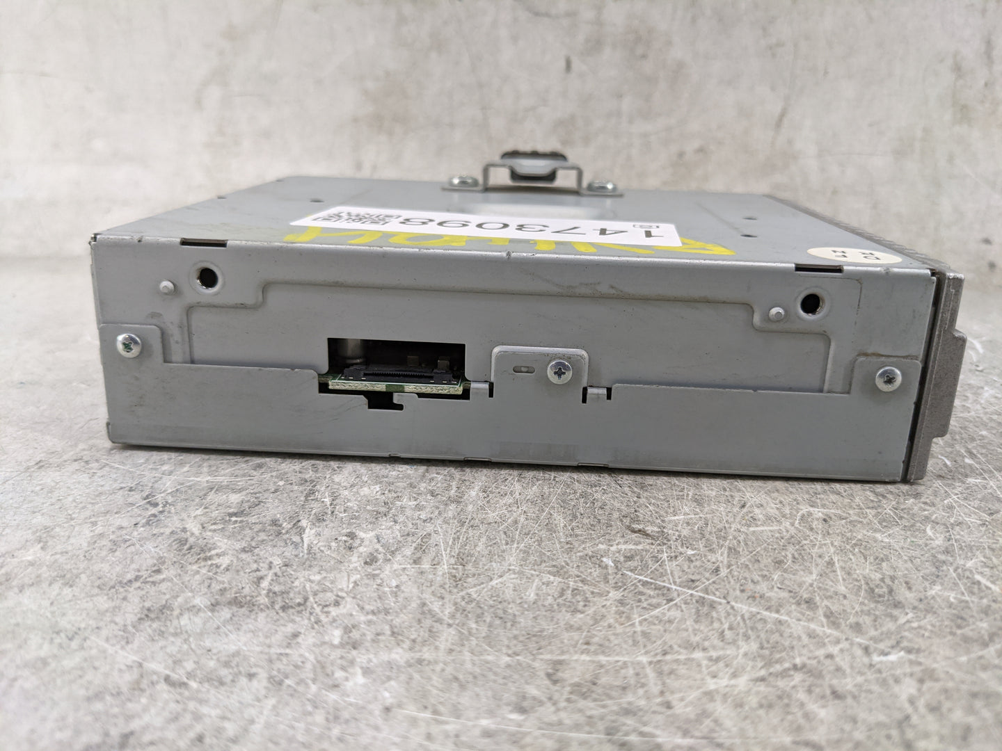 2016-2020 Toyota Yaris Radio AM FM Cd Player Receiver Replacement P/N:DA8A669R0 PT-3752A Fits Fits 2016 2017 2018 2019 2020 