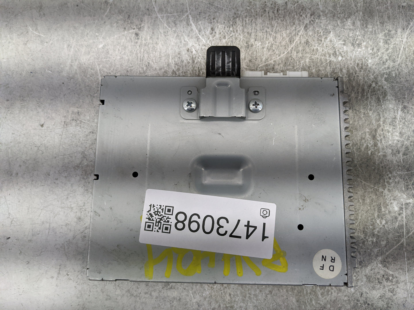 2016-2020 Toyota Yaris Radio AM FM Cd Player Receiver Replacement P/N:DA8A669R0 PT-3752A Fits Fits 2016 2017 2018 2019 2020 