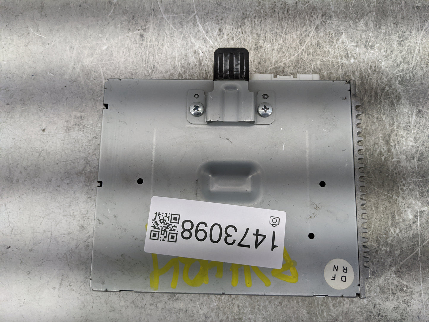 2016-2020 Toyota Yaris Radio AM FM Cd Player Receiver Replacement P/N:DA8A669R0 PT-3752A Fits Fits 2016 2017 2018 2019 2020 