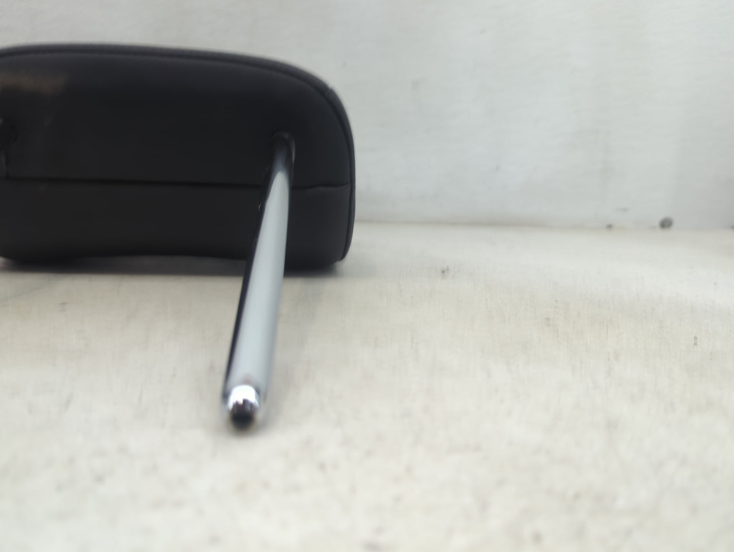 2016 Volkswagen Beetle Headrest Head Rest Front Driver Seat Black - Oemusedautoparts1.com