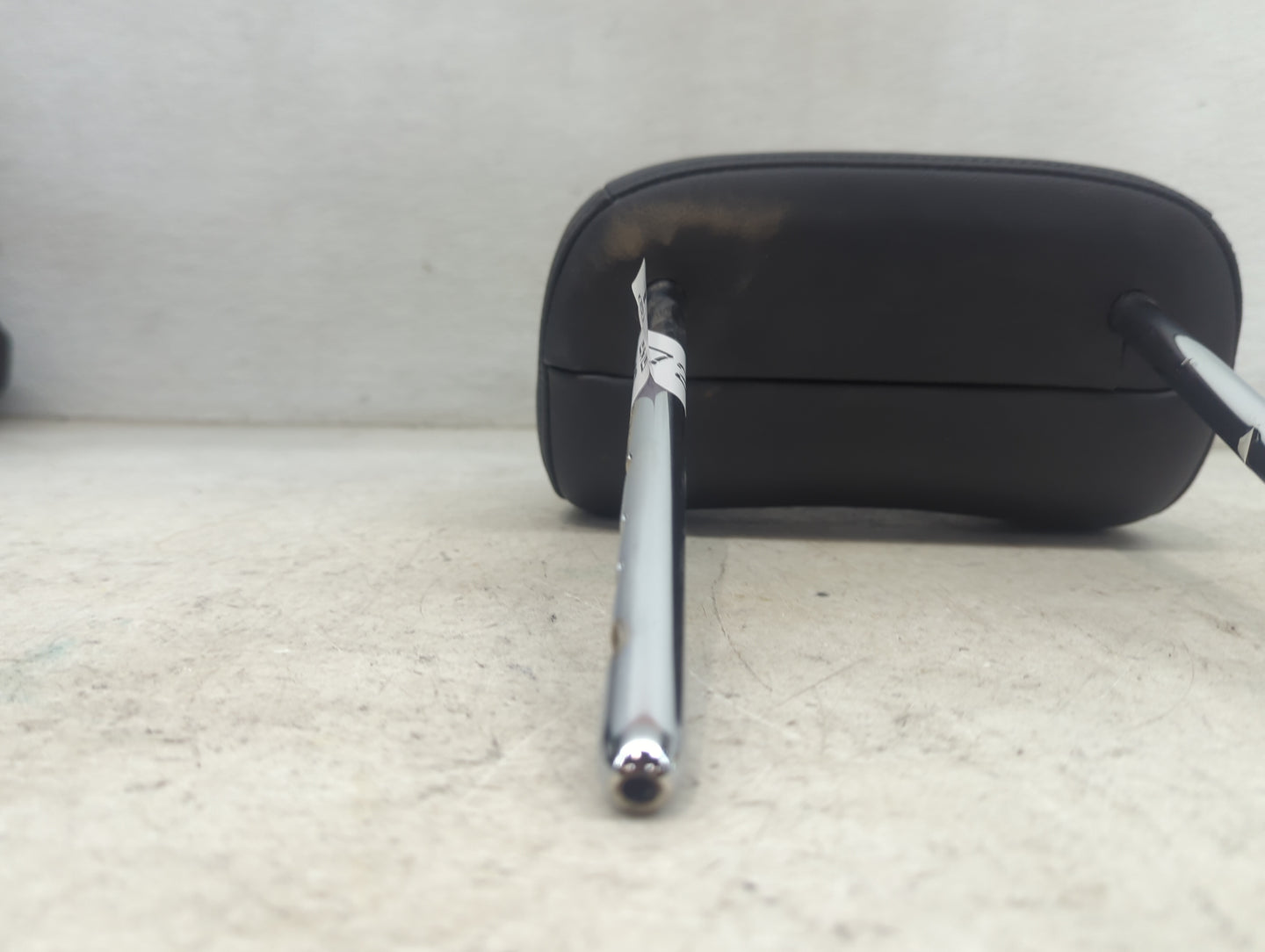 2016 Volkswagen Beetle Headrest Head Rest Front Driver Seat Black - Oemusedautoparts1.com