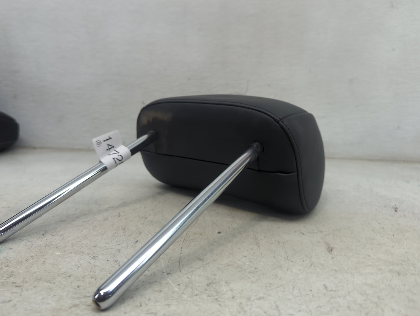 2016 Volkswagen Beetle Headrest Head Rest Front Driver Seat Black - Oemusedautoparts1.com