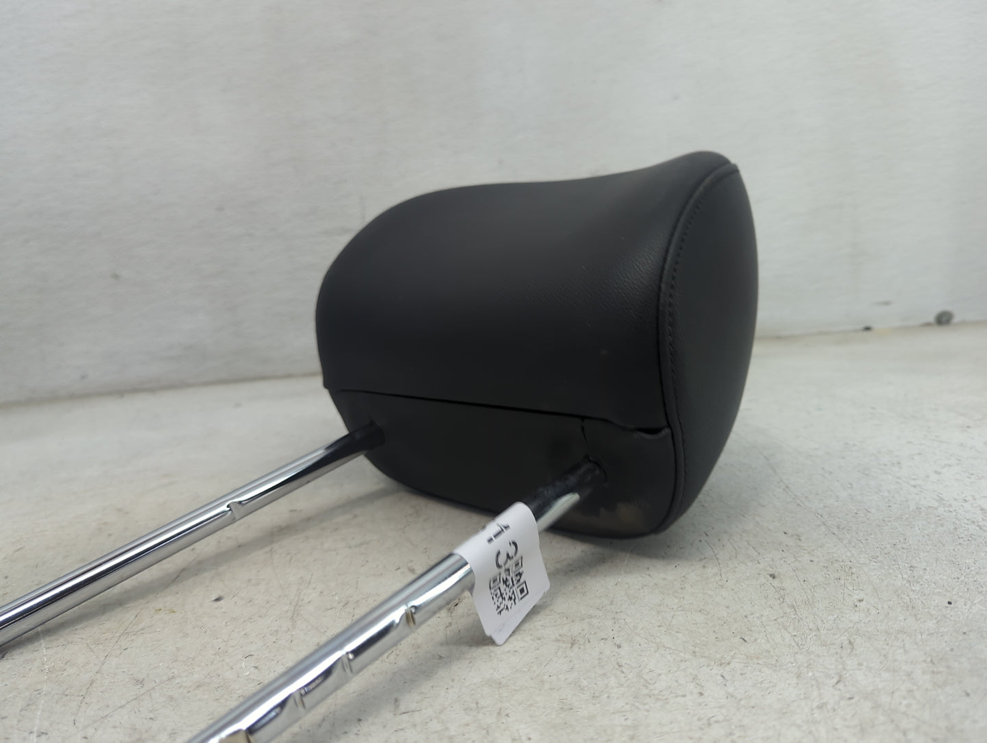 2016 Volkswagen Beetle Headrest Head Rest Front Driver Seat Black - Oemusedautoparts1.com