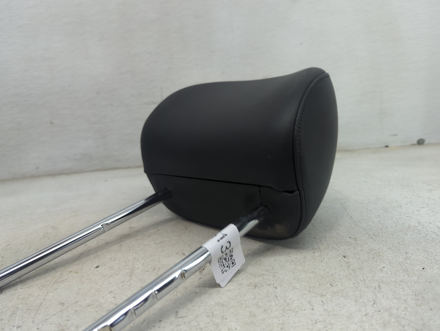 2016 Volkswagen Beetle Headrest Head Rest Front Driver Seat Black - Oemusedautoparts1.com