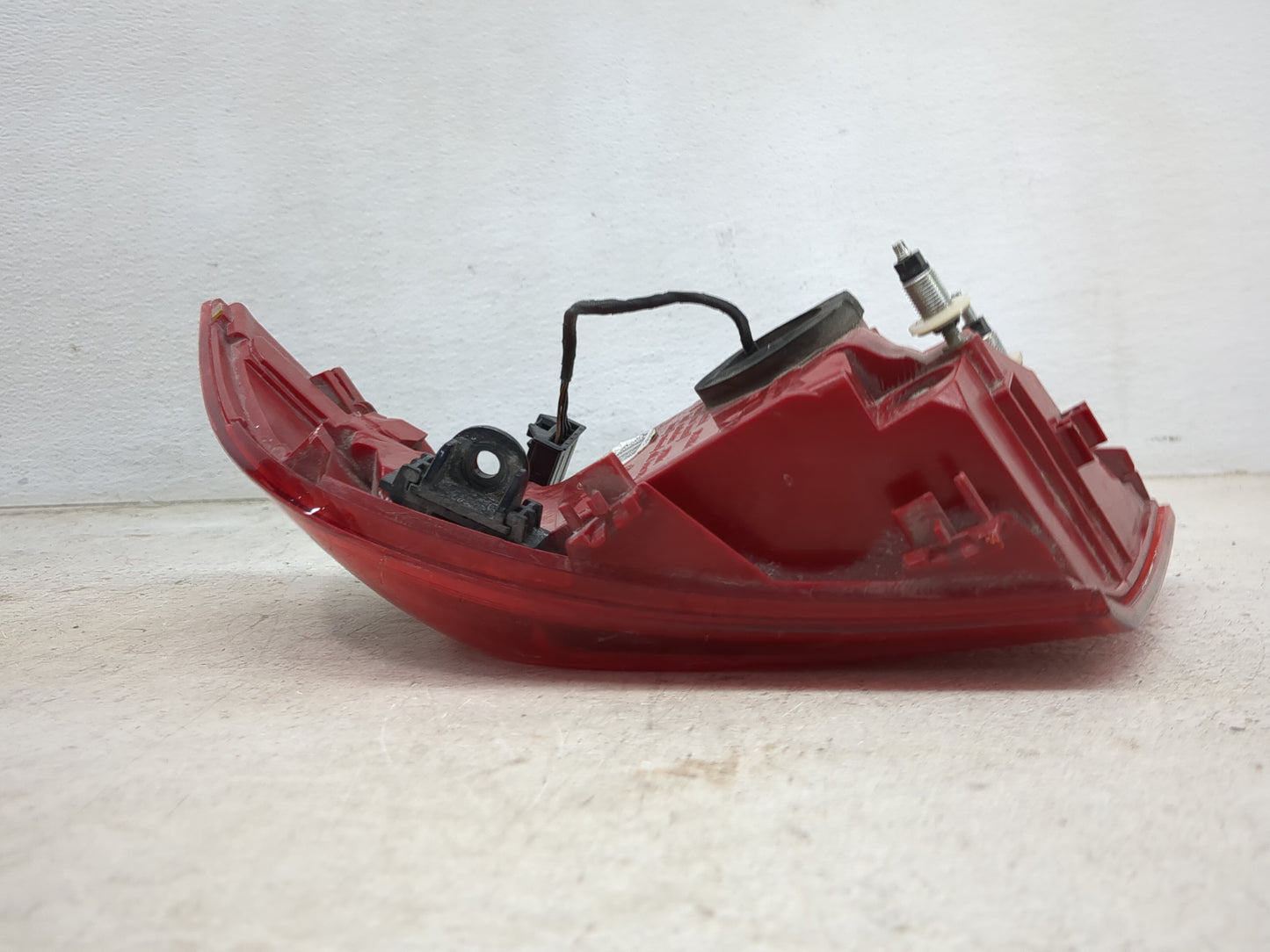 2016 Volkswagen Eos Tail Light Assembly Driver Left OEM P/N:1Q0945095Q 1Q0945096Q, 1Q0945095G, 250010697-00 Fits OEM Used Au
