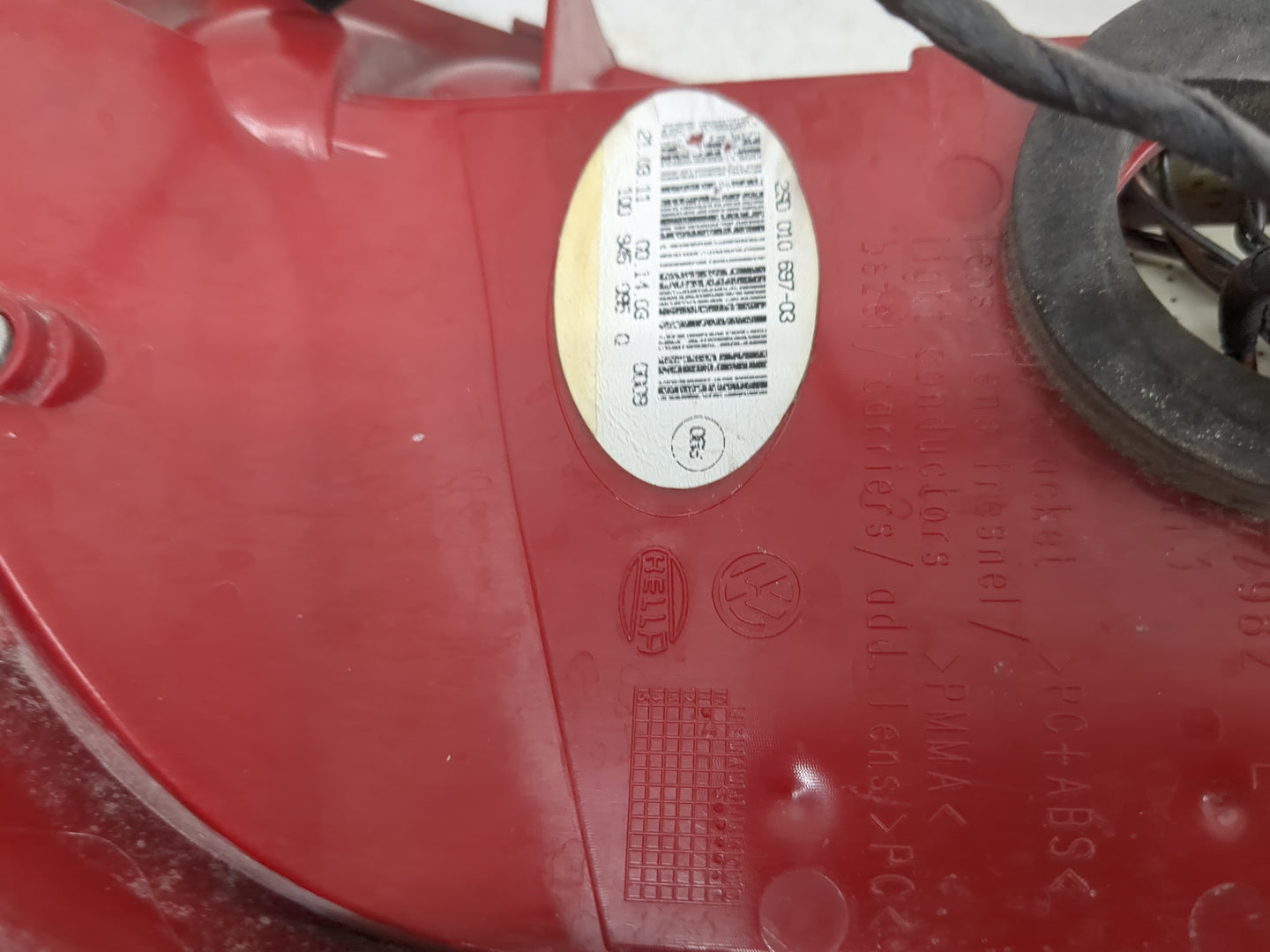 2016 Volkswagen Eos Tail Light Assembly Driver Left OEM P/N:1Q0945095Q 1Q0945096Q, 1Q0945095G, 250010697-00 Fits OEM Used Au