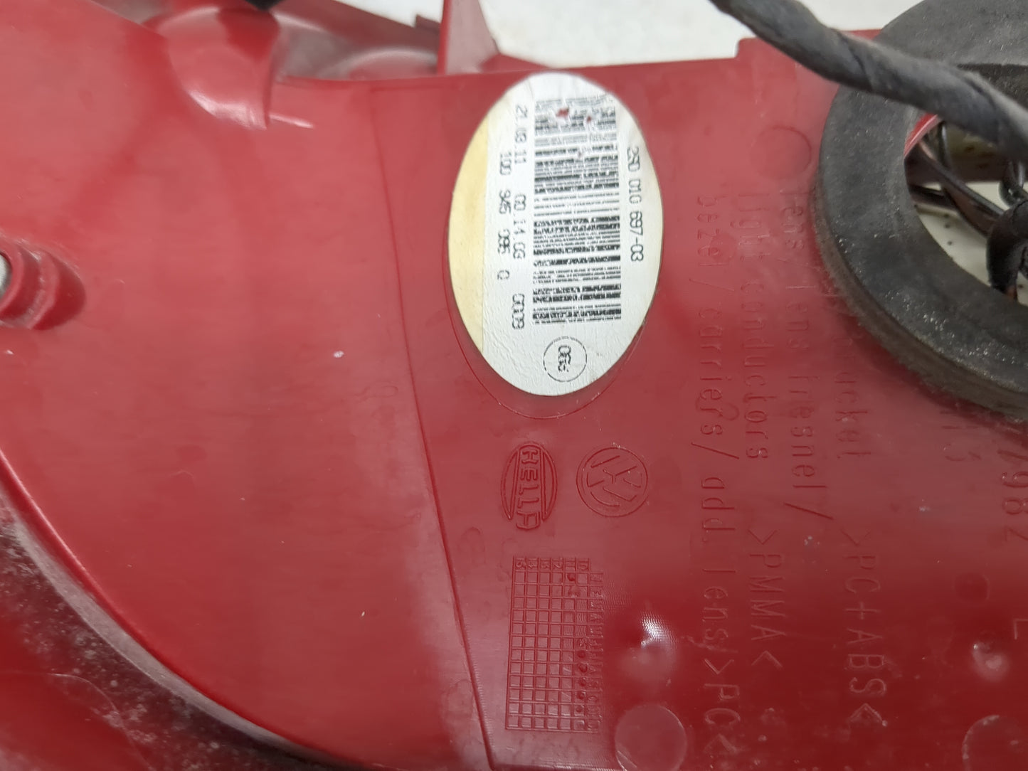 2016 Volkswagen Eos Tail Light Assembly Driver Left OEM P/N:1Q0945095Q 1Q0945096Q, 1Q0945095G, 250010697-00 Fits OEM Used Au