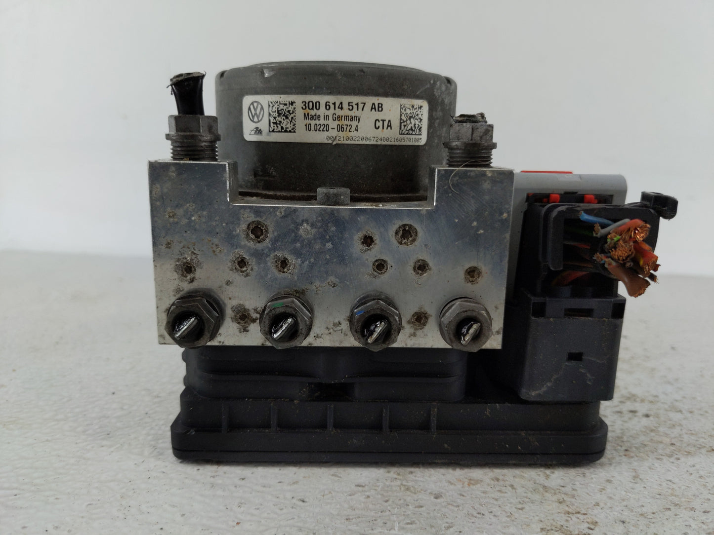 2015-2016 Volkswagen Golf ABS Pump Control Module Replacement P/N:3Q0 614 517 AB 5Q0 614 517 AF Fits Fits 2015 2016 2017 OEM