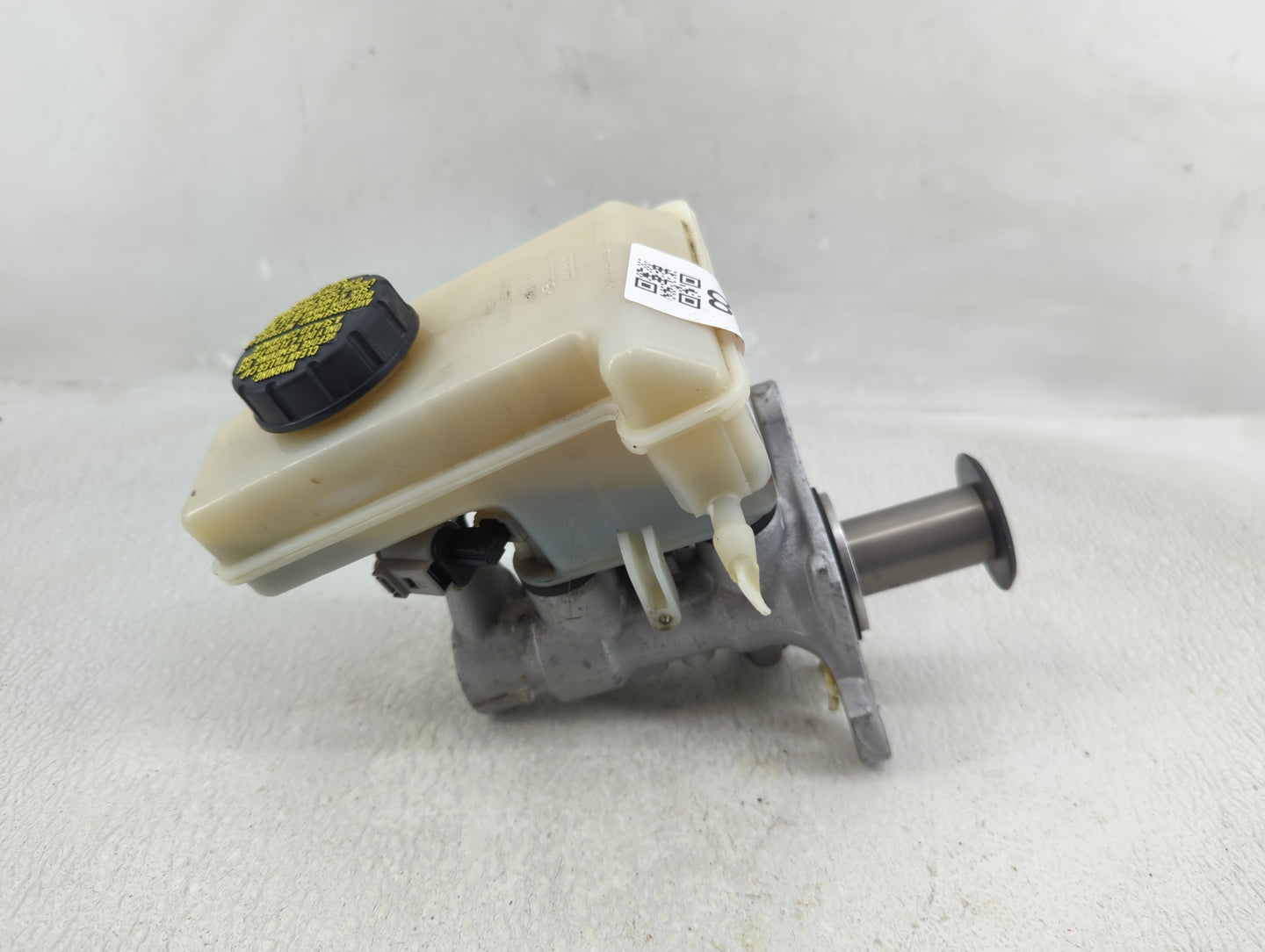 2015-2019 Volkswagen Golf Brake Master Cylinder - Oemusedautoparts1.com