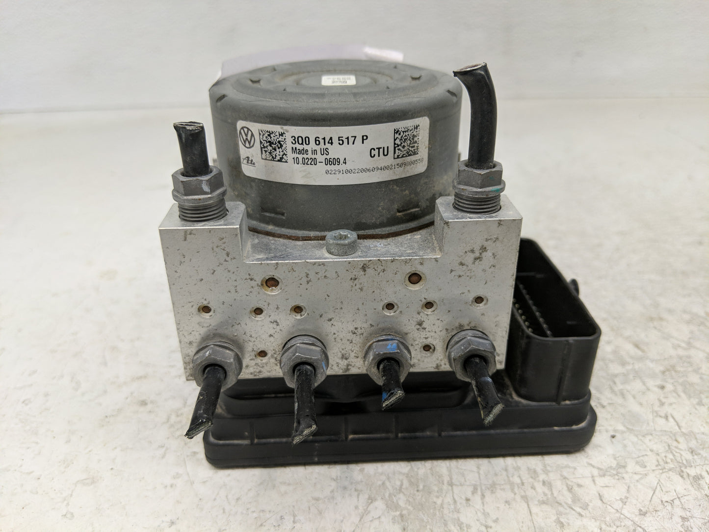 2015-2016 Volkswagen Golf ABS Pump Control Module Replacement P/N:3Q0 614 517 P 3Q0 614 517 AB Fits Fits 2015 2016 2017 OEM 