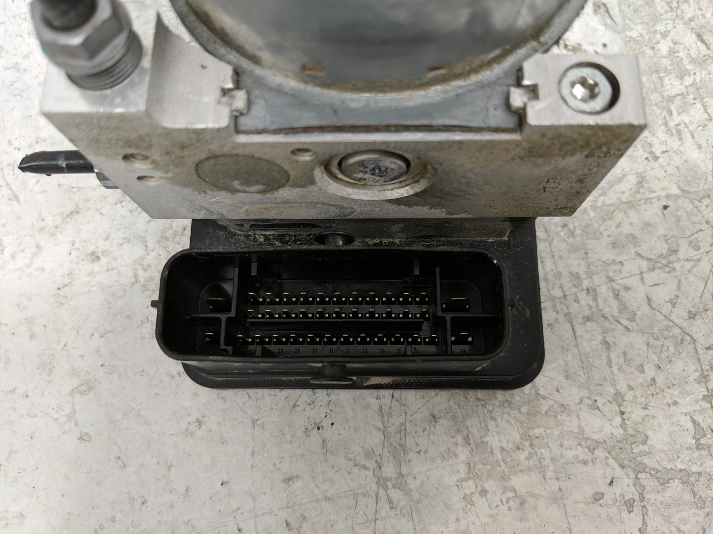 2015-2016 Volkswagen Golf ABS Pump Control Module Replacement P/N:3Q0 614 517 P 3Q0 614 517 AB Fits Fits 2015 2016 2017 OEM 