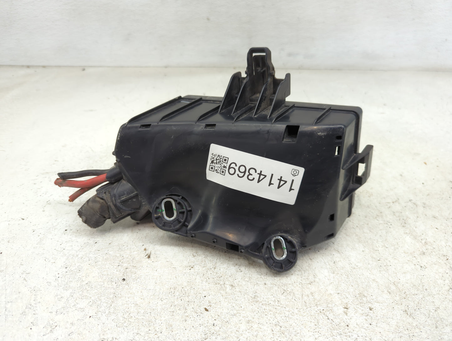 2015-2019 Volkswagen Golf Fusebox Fuse Box Panel Relay Module P/N:5Q0 937 132 A 6351-2386 Fits OEM Used Auto Parts - Oemused