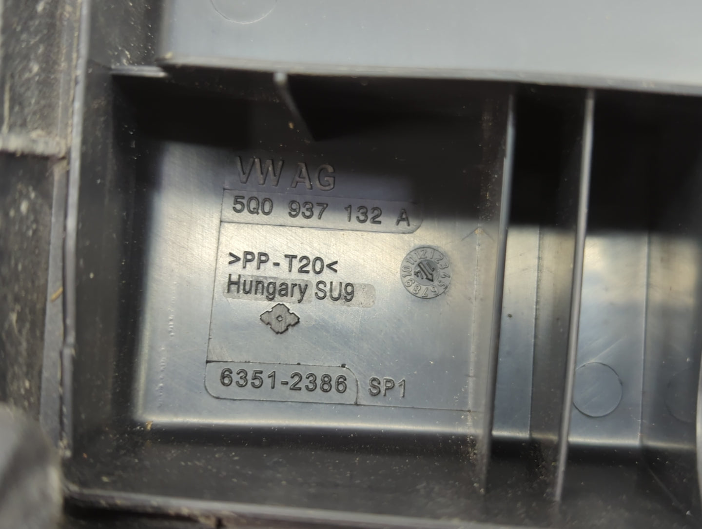 2015-2019 Volkswagen Golf Fusebox Fuse Box Panel Relay Module P/N:5Q0 937 132 A 6351-2386 Fits OEM Used Auto Parts - Oemused