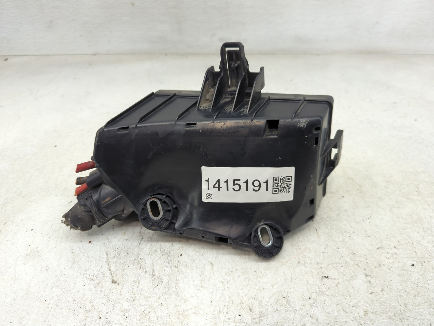2015-2019 Volkswagen Golf Fusebox Fuse Box Panel Relay Module P/N:5Q0 937 132 A 6351-2386 Fits OEM Used Auto Parts - Oemused