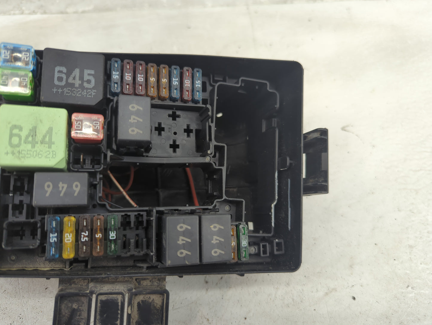 2015-2019 Volkswagen Golf Fusebox Fuse Box Panel Relay Module P/N:5Q0 937 132 A 6351-2386 Fits OEM Used Auto Parts - Oemused