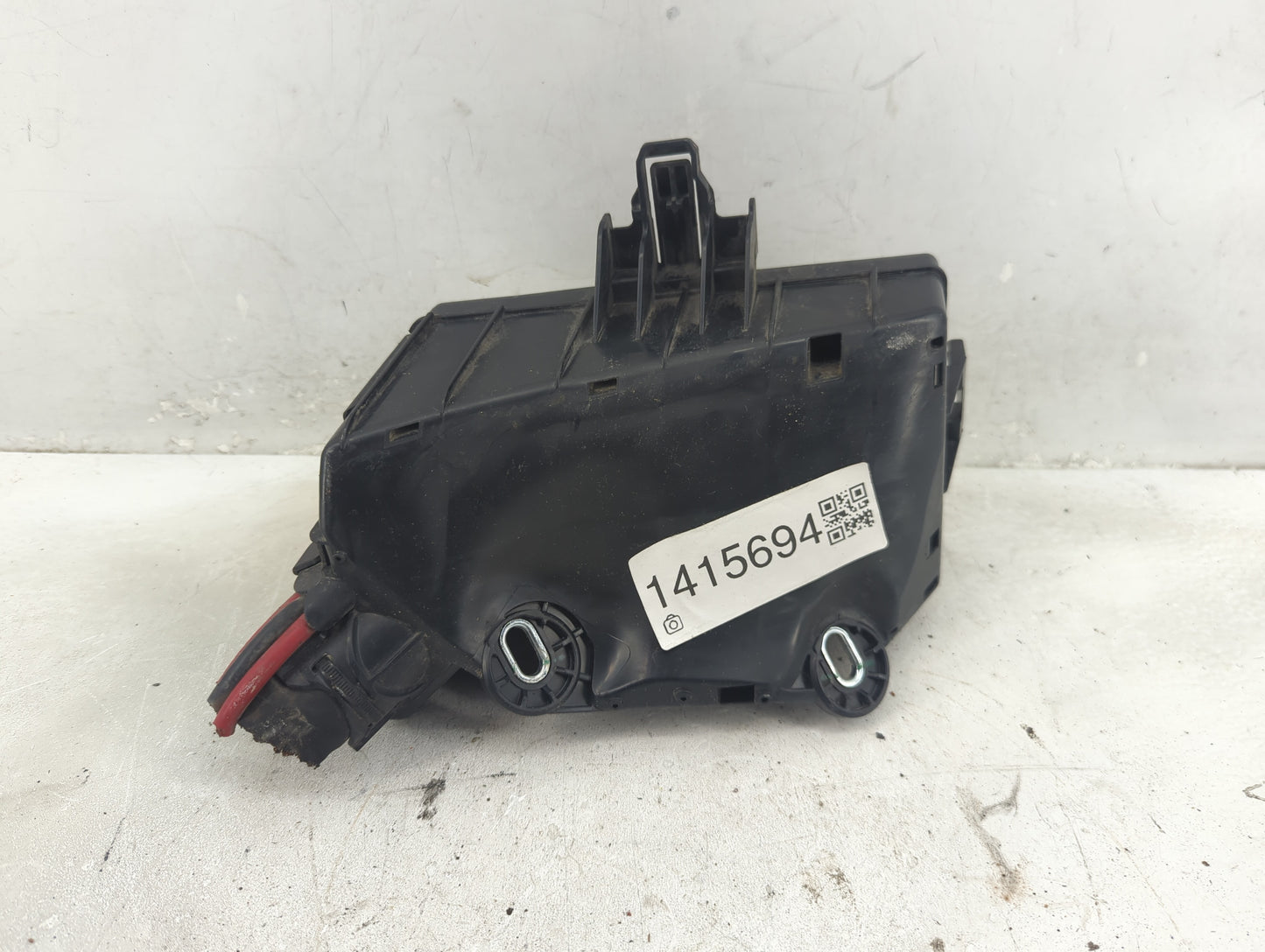 2015-2019 Volkswagen Golf Fusebox Fuse Box Panel Relay Module P/N:5Q0 937 132 A 6351-2386 Fits OEM Used Auto Parts - Oemused