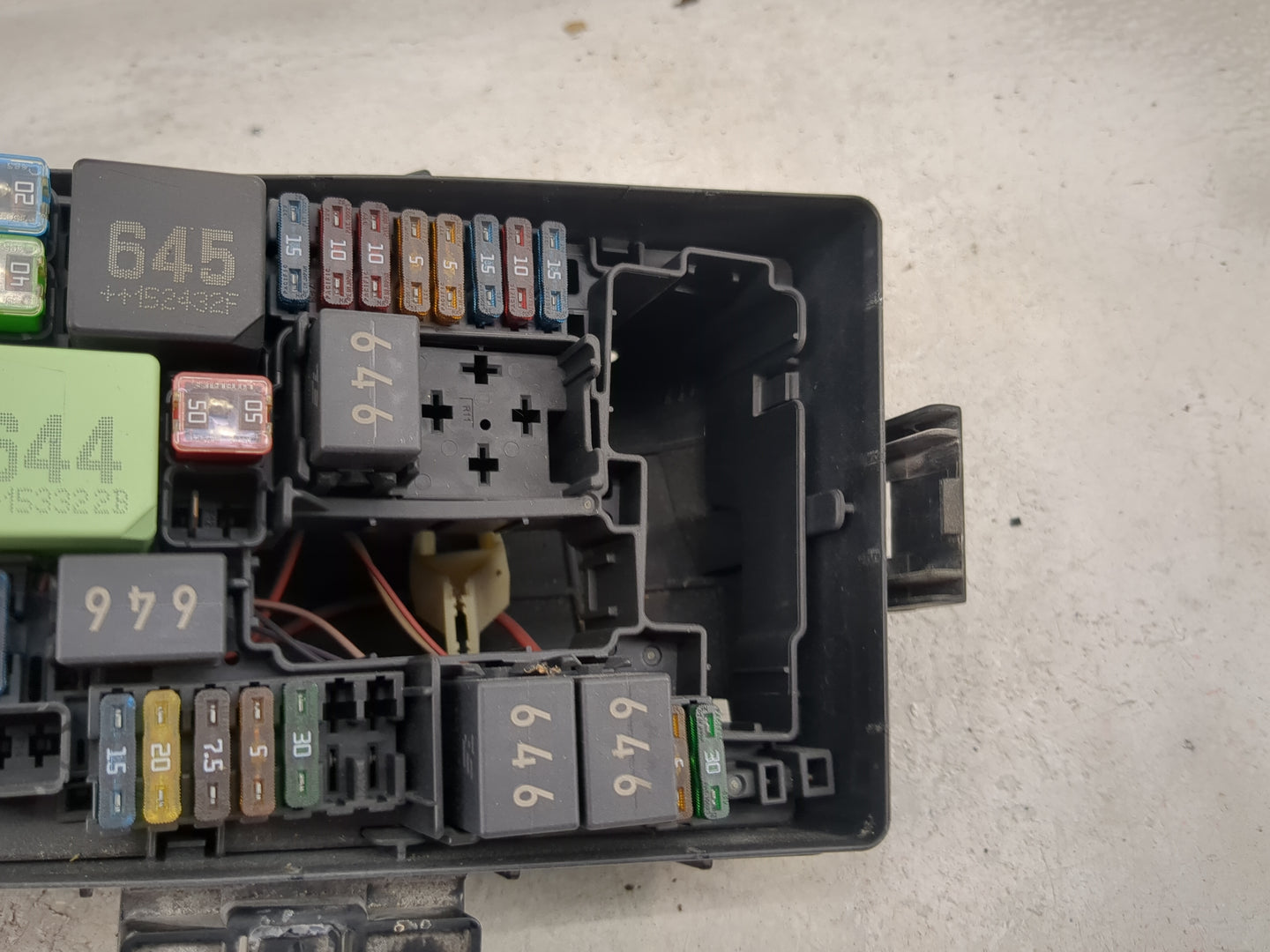 2015-2017 Volkswagen Golf Fusebox Fuse Box Panel Relay Module P/N:5Q0937132A Fits Fits 2015 2016 2017 OEM Used Auto Parts - 