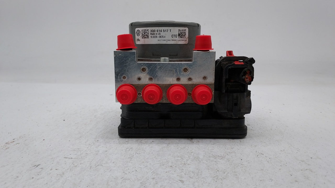 2015-2016 Volkswagen Golf ABS Pump Control Module Replacement P/N:3Q0 614 517 P 3Q0 614 517 T Fits Fits 2015 2016 2017 OEM U