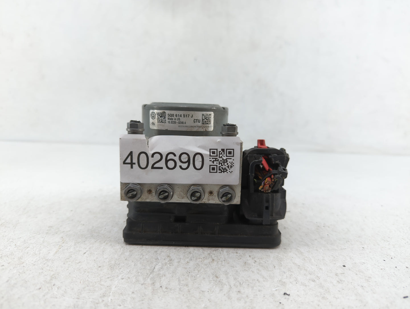2015-2016 Volkswagen Golf ABS Pump Control Module Replacement P/N:3Q0 614 517 AB 5Q0 614 517 AF Fits Fits 2015 2016 2017 OEM