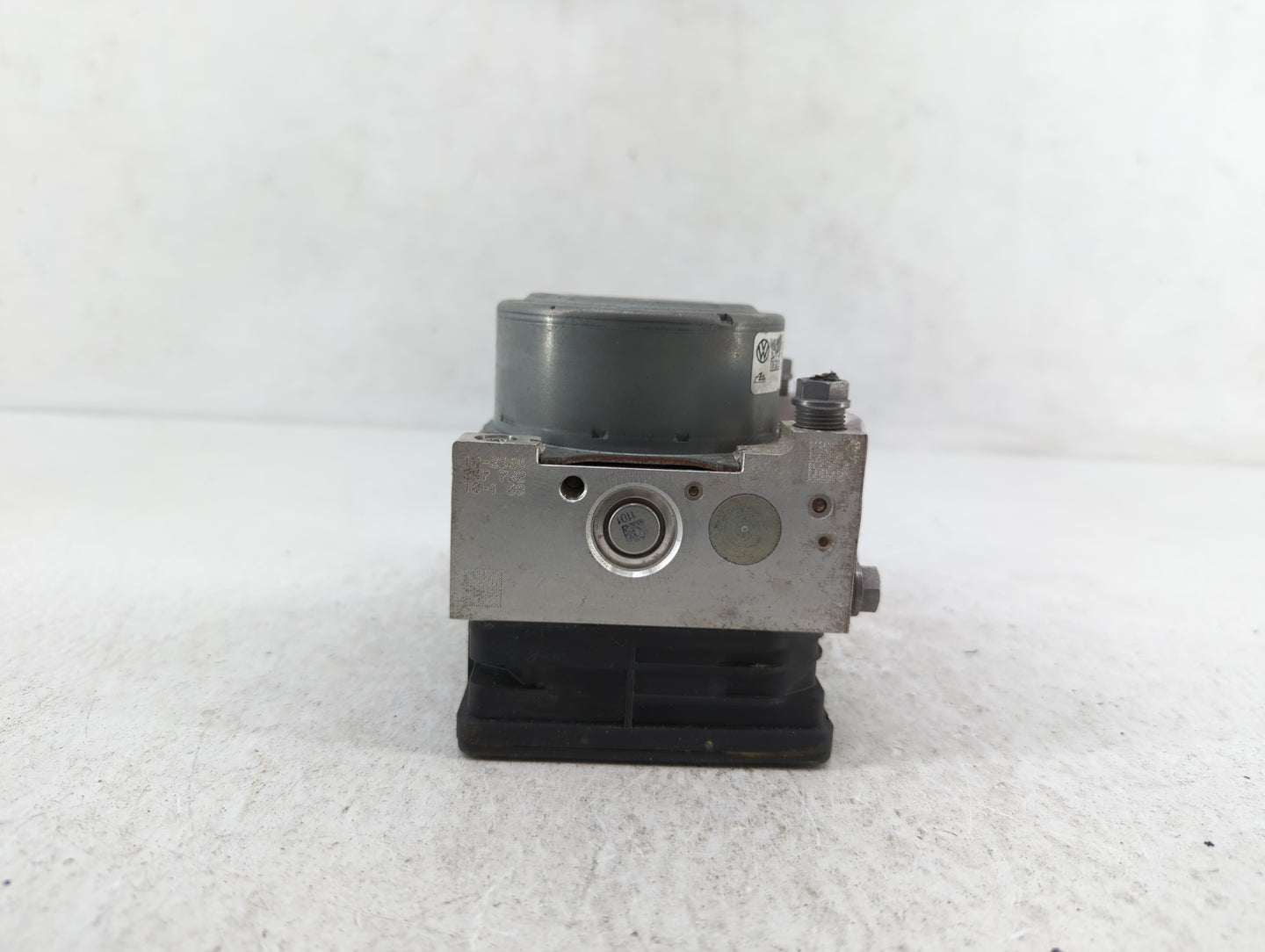 2015-2016 Volkswagen Golf ABS Pump Control Module Replacement P/N:3Q0 614 517 AB 5Q0 614 517 AF Fits Fits 2015 2016 2017 OEM