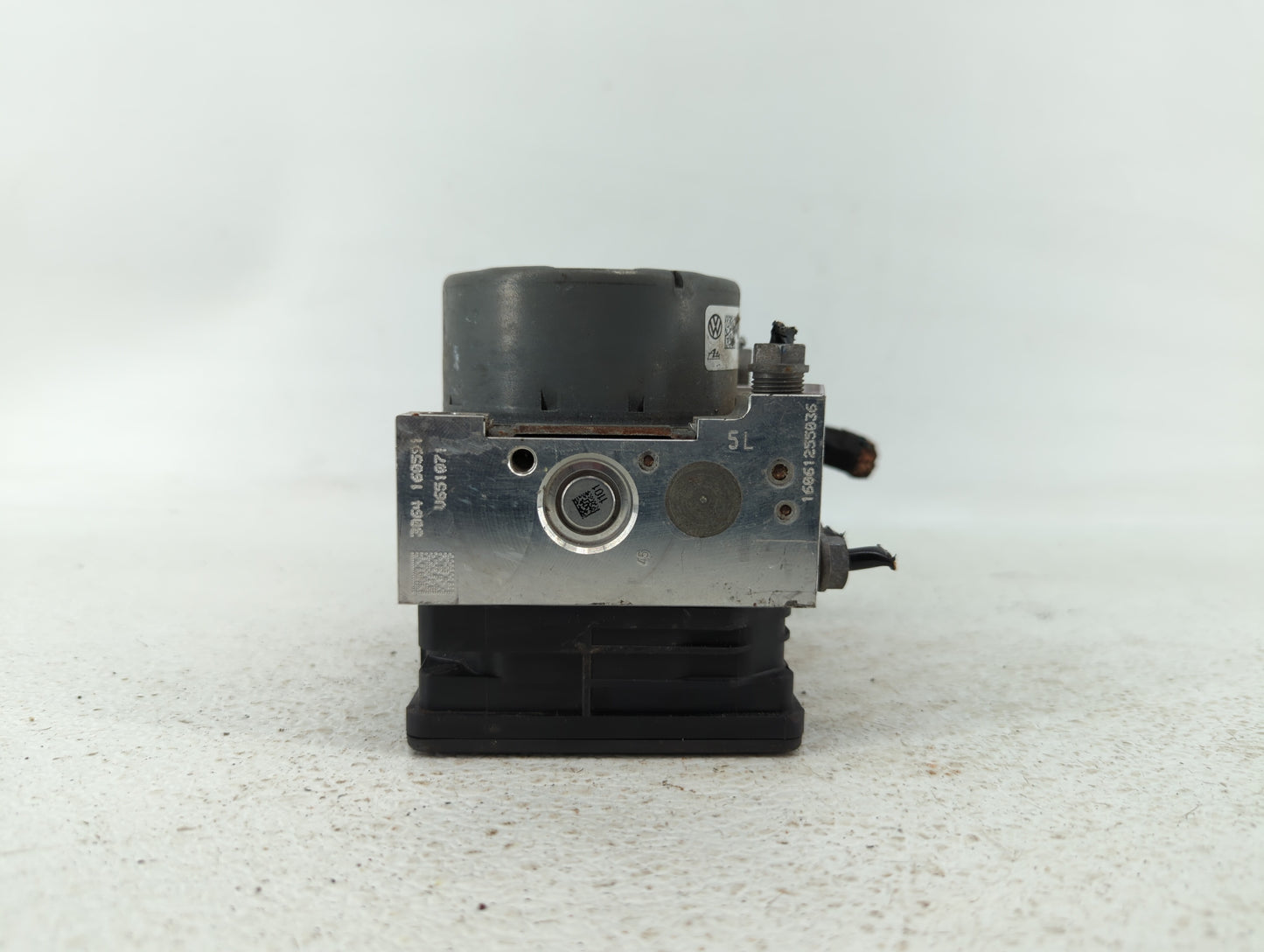 2015-2016 Volkswagen Golf ABS Pump Control Module Replacement P/N:3Q0 614 517 T 3Q0907379P Fits Fits 2015 2016 2017 OEM Used