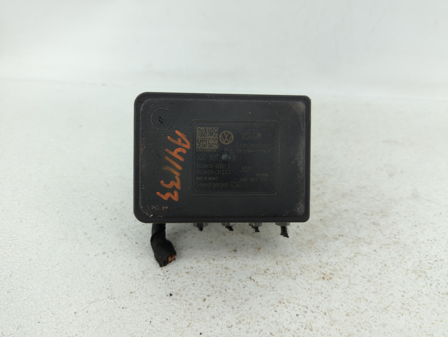 2015-2016 Volkswagen Golf ABS Pump Control Module Replacement P/N:3Q0 614 517 T 3Q0907379P Fits Fits 2015 2016 2017 OEM Used