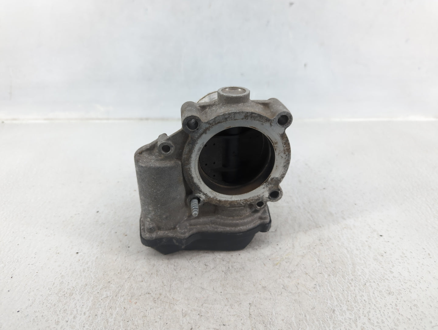 2013-2019 Volkswagen Golf Throttle Body P/N:06F 133 062 T Fits OEM Used Auto Parts - Oemusedautoparts1.com