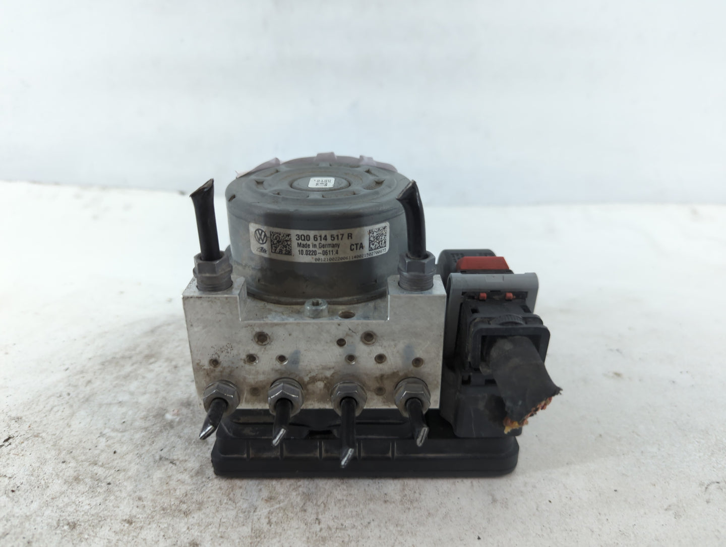 2015-2016 Volkswagen Golf ABS Pump Control Module Replacement P/N:3Q0 614 517 R Fits Fits 2015 2016 2017 OEM Used Auto Parts