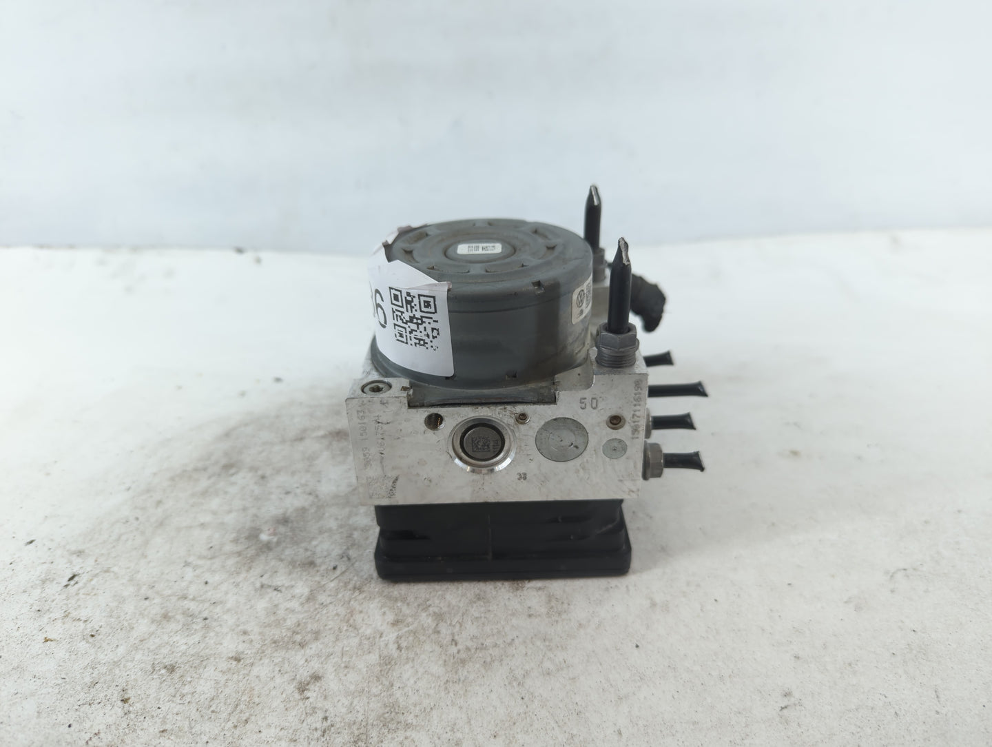 2015-2016 Volkswagen Golf ABS Pump Control Module Replacement P/N:3Q0 614 517 R Fits Fits 2015 2016 2017 OEM Used Auto Parts