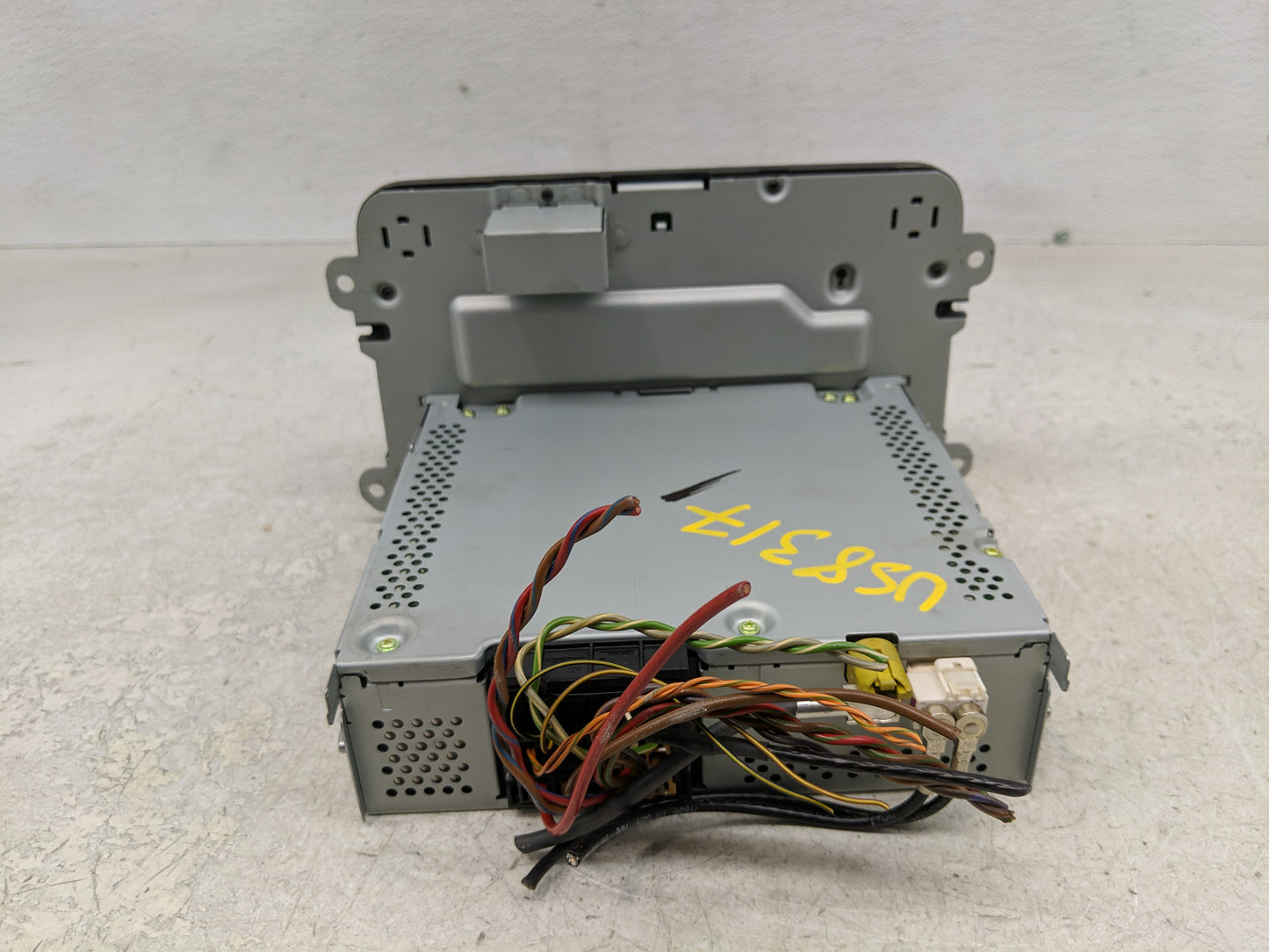 2016-2017 Volkswagen Jetta Radio AM FM Cd Player Receiver Replacement P/N:561 035 150 Fits Fits 2013 2014 2015 2016 2017 OEM