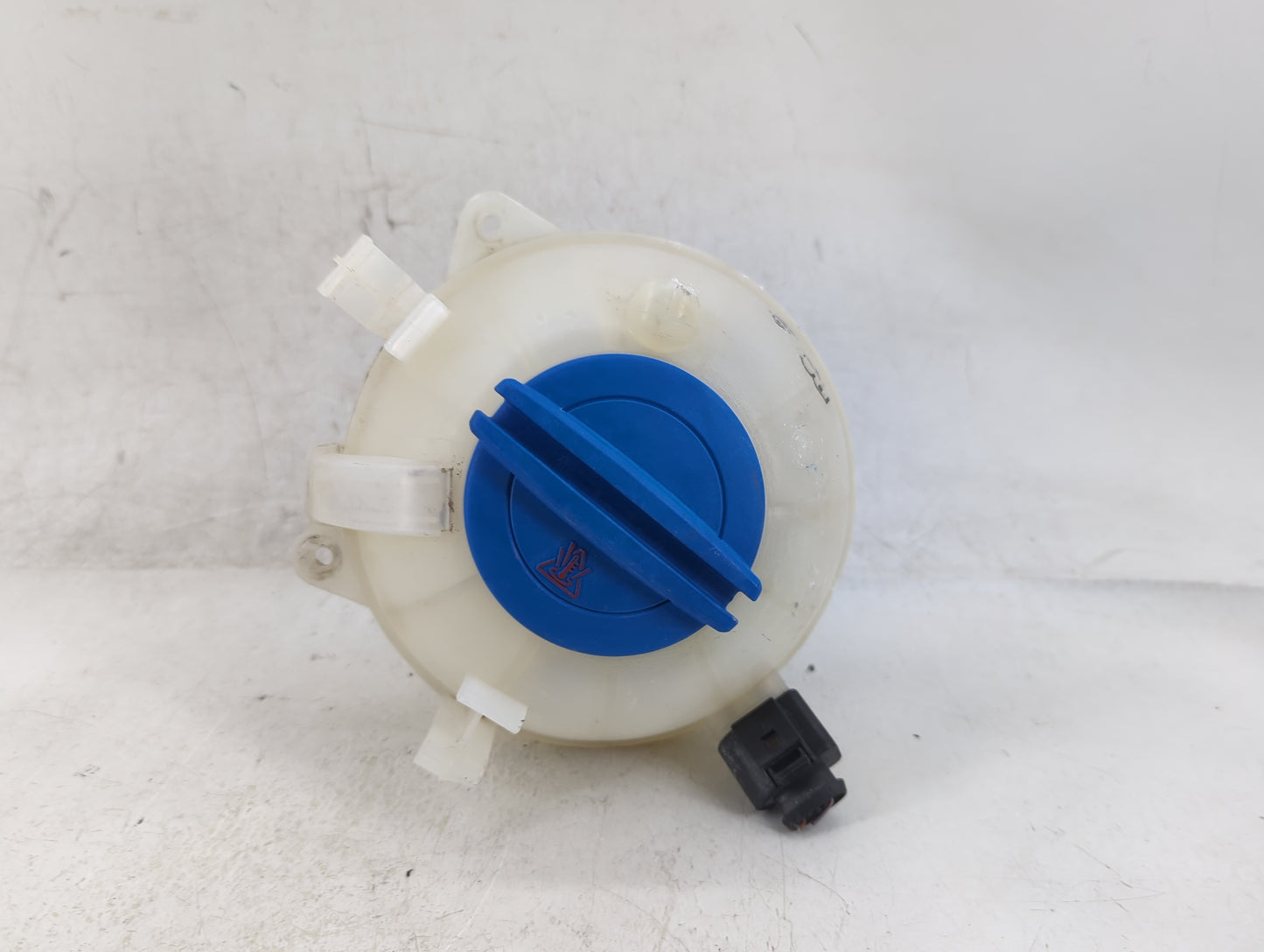2005 Volkswagen Jetta Radiator Coolant Overflow Expansion Tank Bottle - Oemusedautoparts1.com