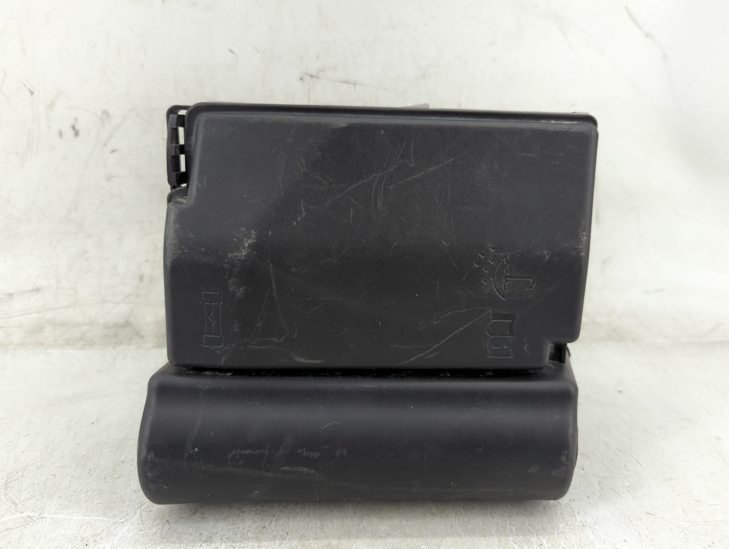 2015-2018 Volkswagen Jetta Fusebox Fuse Box Panel Relay Module P/N:5C0 937 132 A Fits Fits 2015 2016 2017 2018 OEM Used Auto