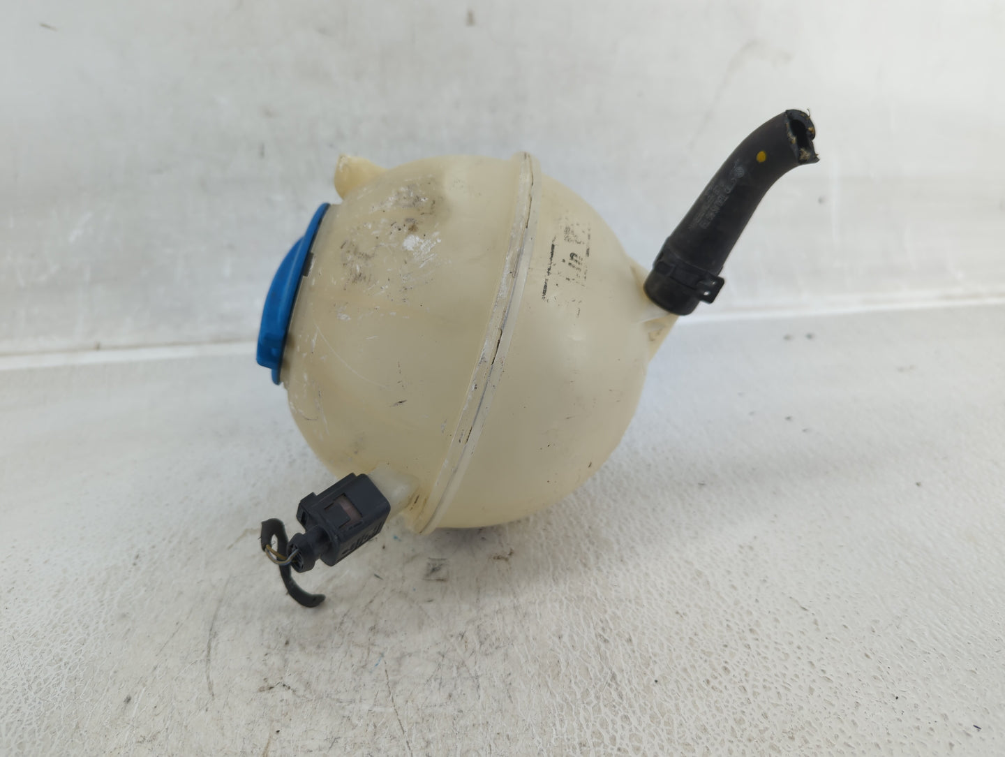 2005 Volkswagen Jetta Radiator Coolant Overflow Expansion Tank Bottle - Oemusedautoparts1.com