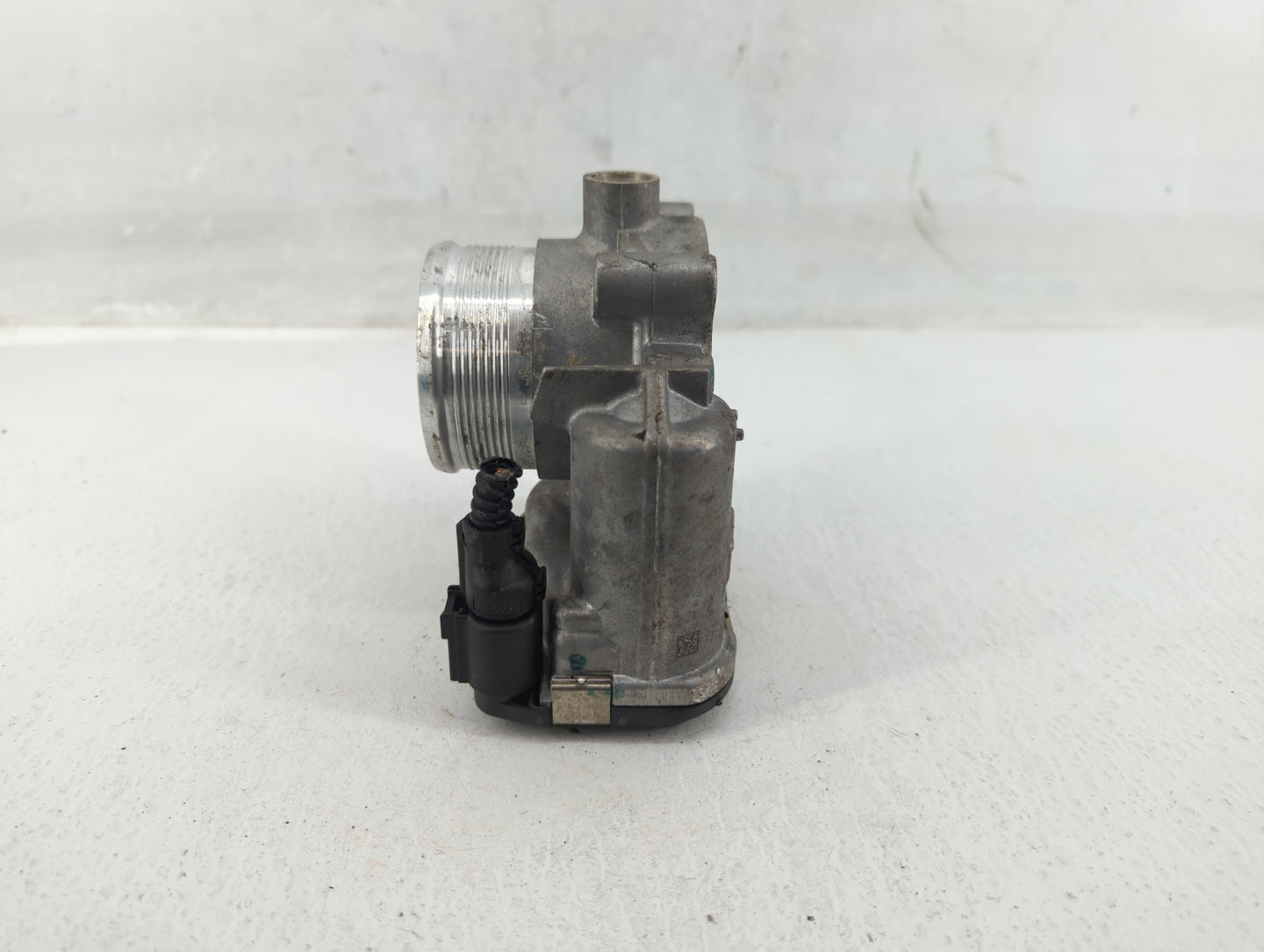 2014-2017 Volkswagen Jetta Throttle Body P/N:06K 133 062 E Fits Fits 2014 2015 2016 2017 OEM Used Auto Parts - Oemusedautopa
