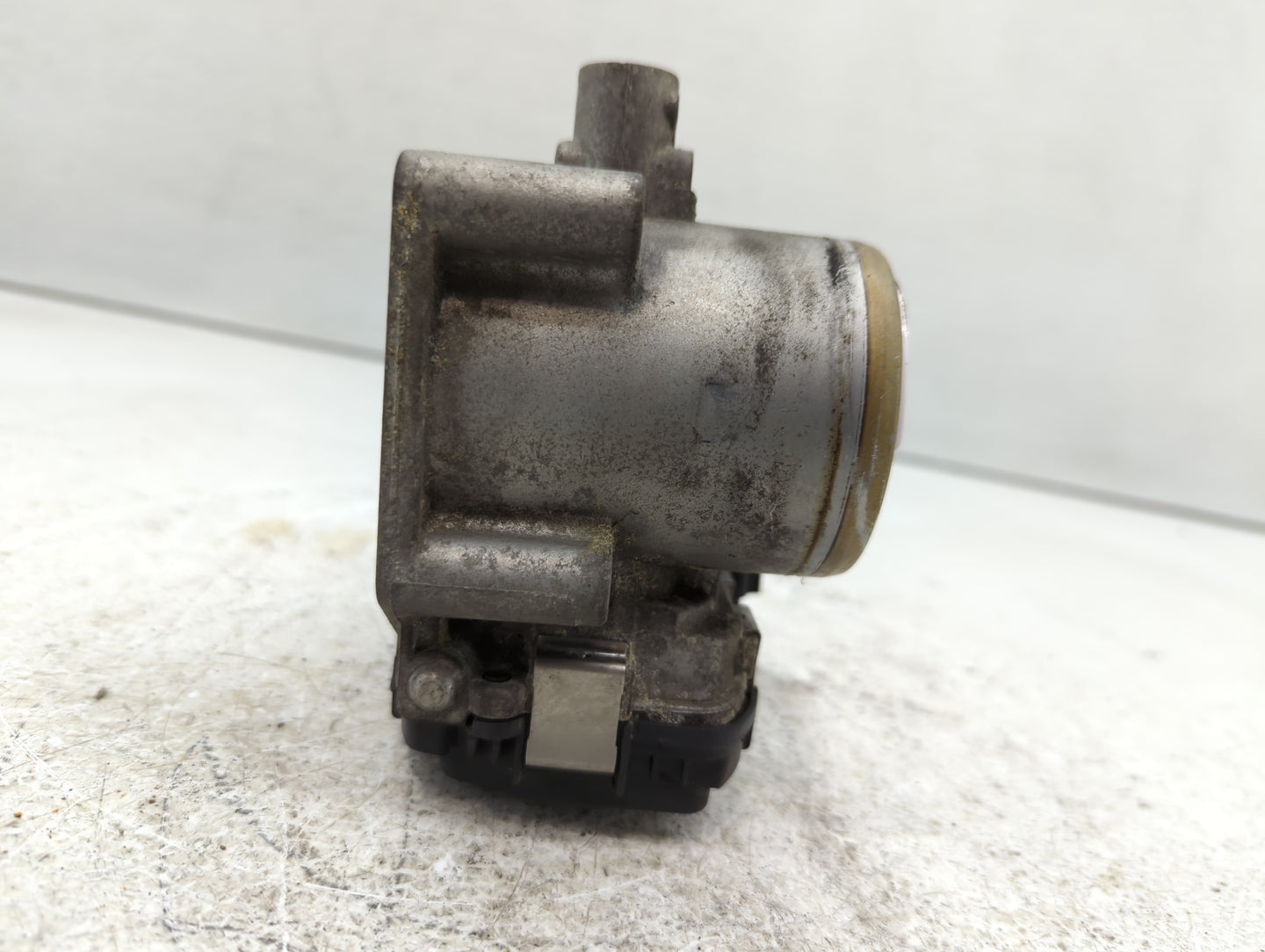 2013-2018 Volkswagen Jetta Throttle Body P/N:03F133062B Fits Fits 2013 2014 2015 2016 2017 2018 OEM Used Auto Parts - Oemuse