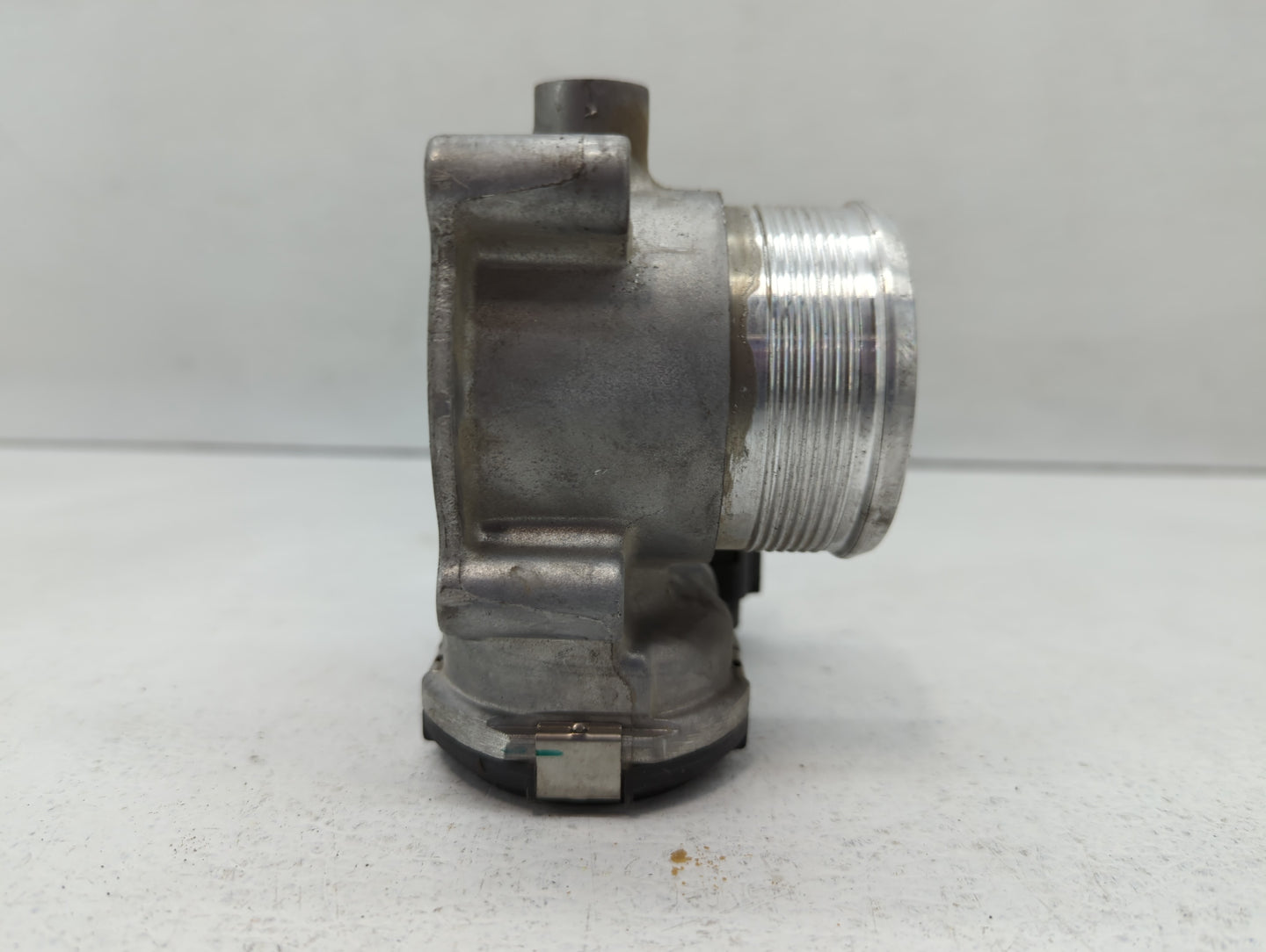 2014-2017 Volkswagen Jetta Throttle Body P/N:06K 133 062 E Fits Fits 2014 2015 2016 2017 OEM Used Auto Parts - Oemusedautopa