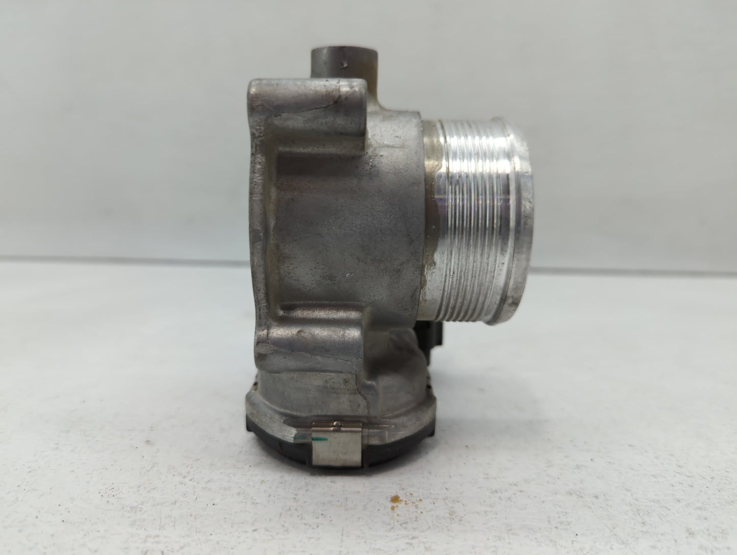 2014-2017 Volkswagen Jetta Throttle Body P/N:06K 133 062 E Fits Fits 2014 2015 2016 2017 OEM Used Auto Parts - Oemusedautopa