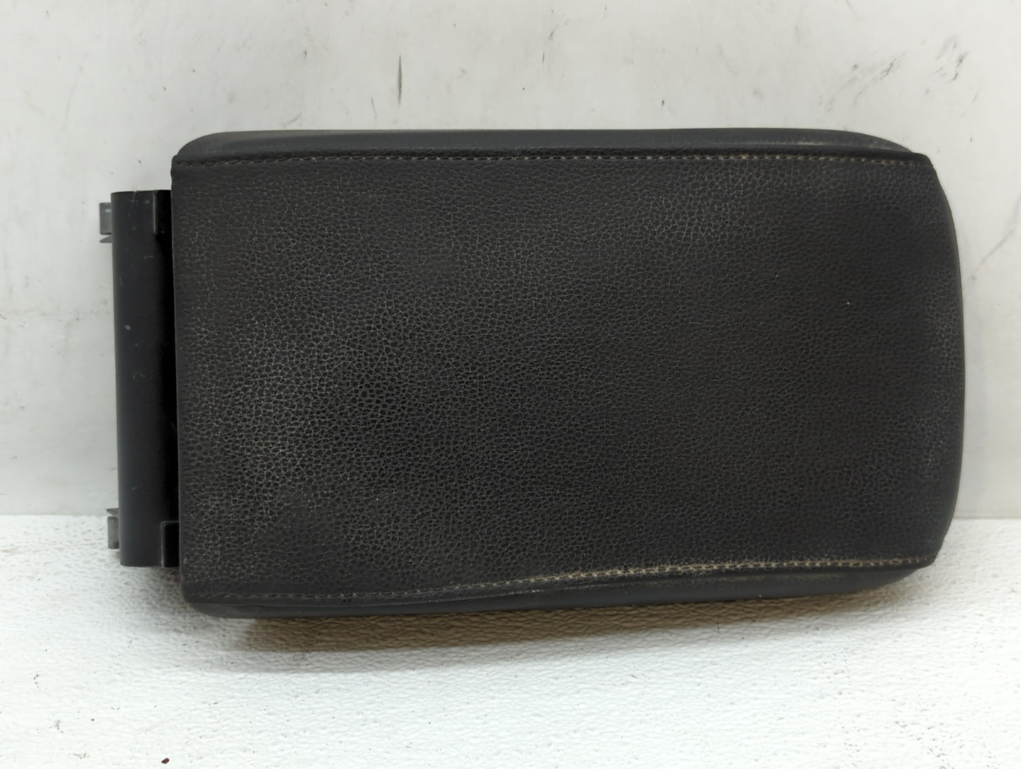 2016 Volkswagen Jetta Center Console Armrest Cover Lid Black - Oemusedautoparts1.com