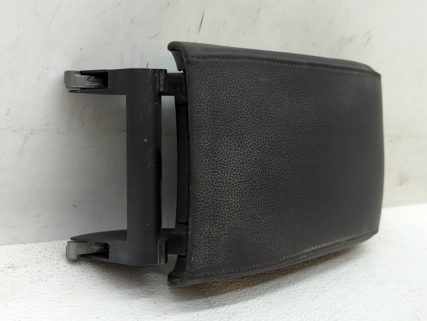 2016 Volkswagen Jetta Center Console Armrest Cover Lid Black - Oemusedautoparts1.com