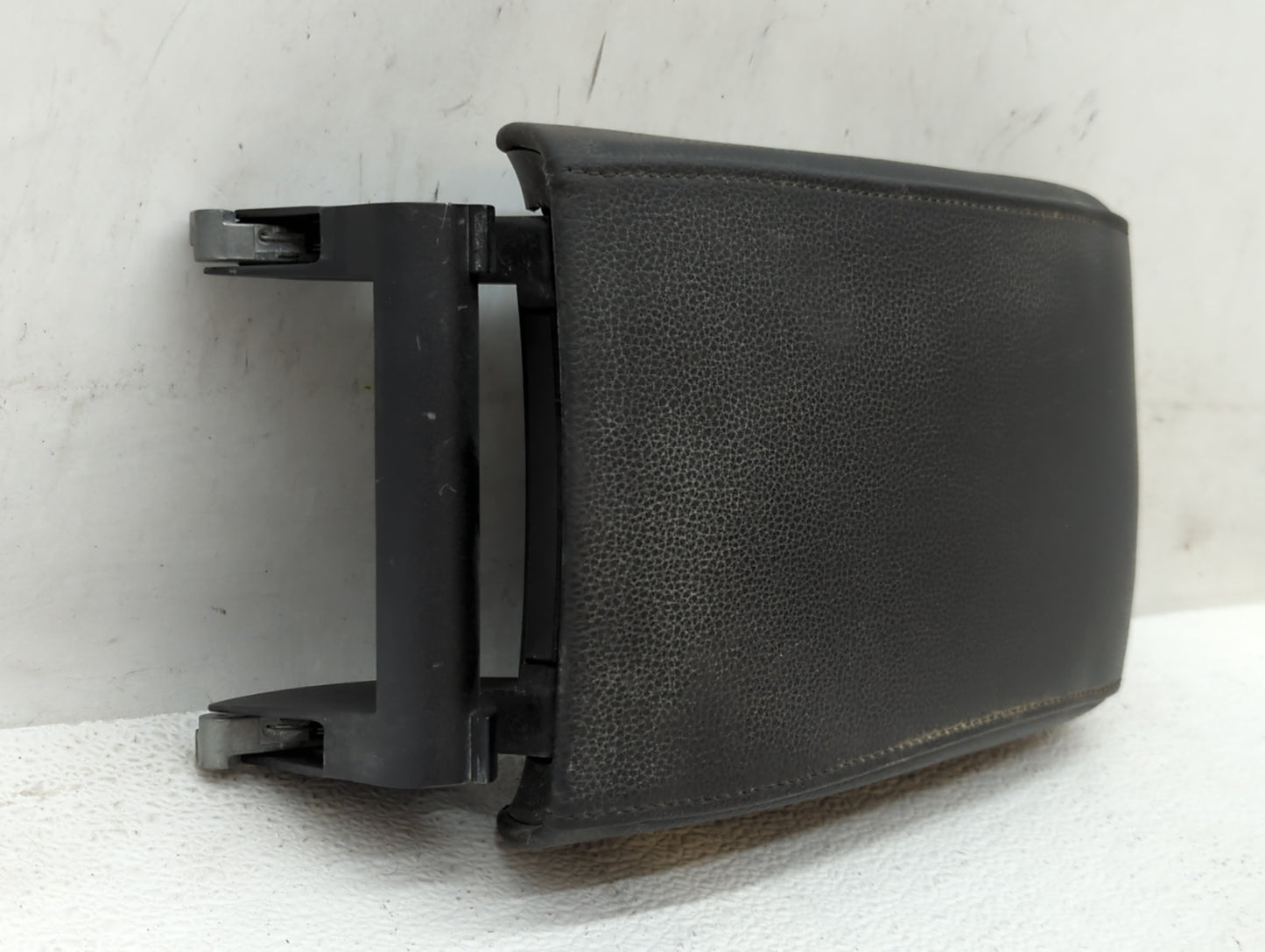 2016 Volkswagen Jetta Center Console Armrest Cover Lid Black - Oemusedautoparts1.com