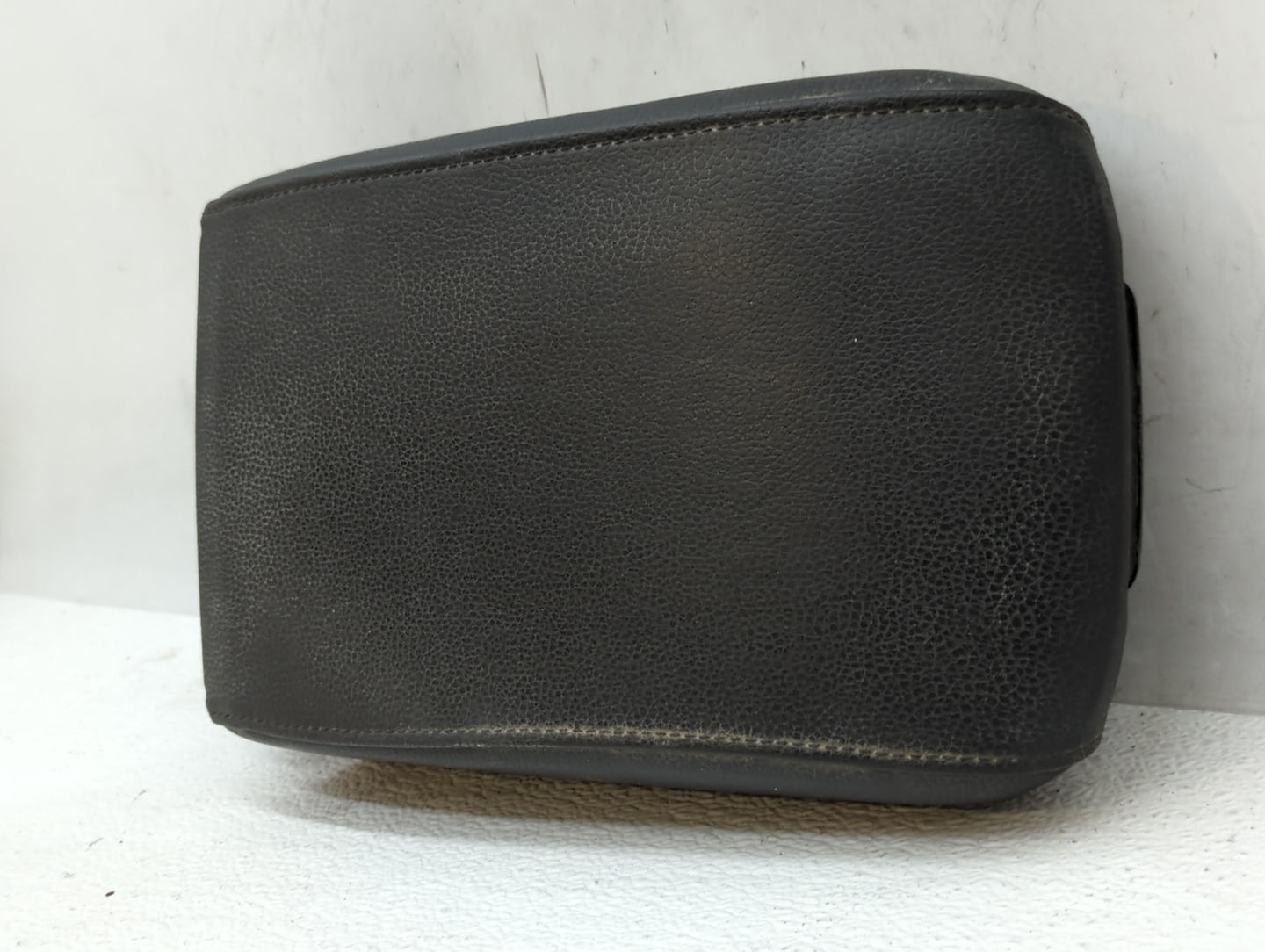 2016 Volkswagen Jetta Center Console Armrest Cover Lid Black - Oemusedautoparts1.com