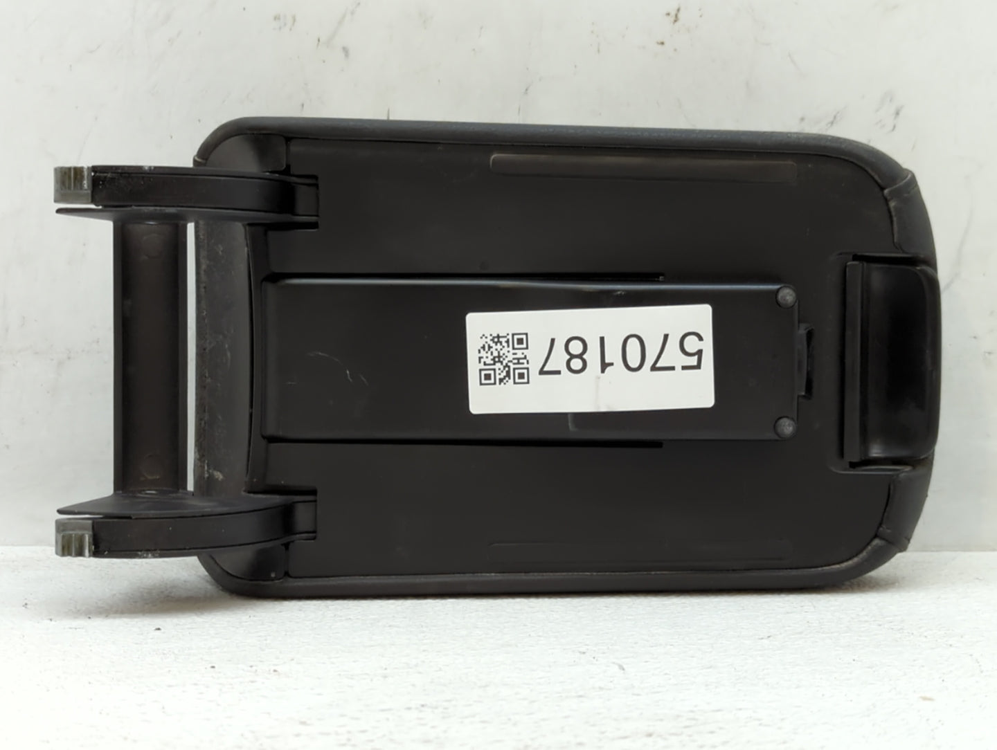 2016 Volkswagen Jetta Center Console Armrest Cover Lid Black - Oemusedautoparts1.com