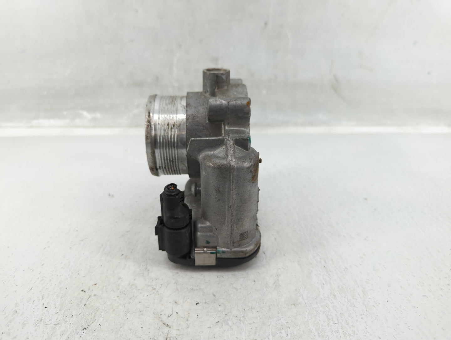 2014-2017 Volkswagen Jetta Throttle Body P/N:06K 133 062 E Fits Fits 2014 2015 2016 2017 OEM Used Auto Parts - Oemusedautopa