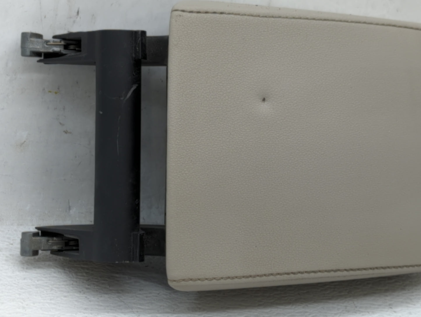 2016 Volkswagen Jetta Center Console Armrest Cover Lid Beige - Oemusedautoparts1.com
