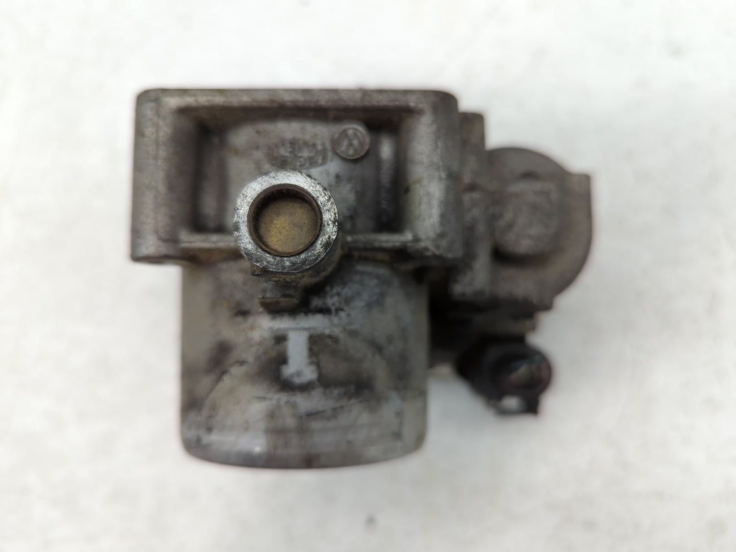 2013-2018 Volkswagen Jetta Throttle Body P/N:F 33062B Fits Fits 2013 2014 2015 2016 2017 2018 OEM Used Auto Parts - Oemuseda