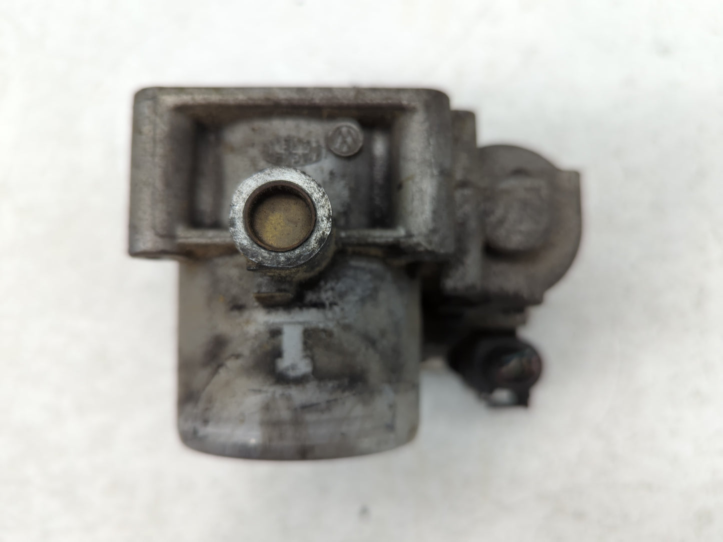 2013-2018 Volkswagen Jetta Throttle Body P/N:F 33062B Fits Fits 2013 2014 2015 2016 2017 2018 OEM Used Auto Parts - Oemuseda
