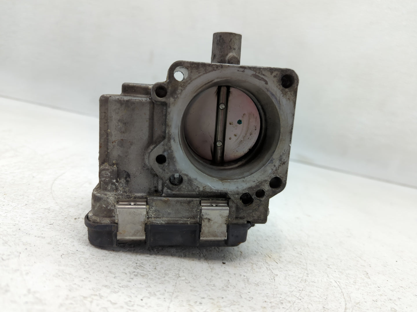 2013-2018 Volkswagen Jetta Throttle Body P/N:F 33062B Fits Fits 2013 2014 2015 2016 2017 2018 OEM Used Auto Parts - Oemuseda